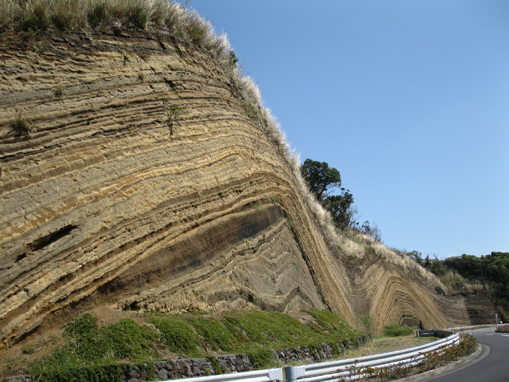 伊豆大島　地層切断面